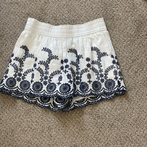White and blue elastic waist pull on short - Picture 2 of 3